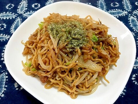 揚げ玉とキャベツともやしのソース焼きそば